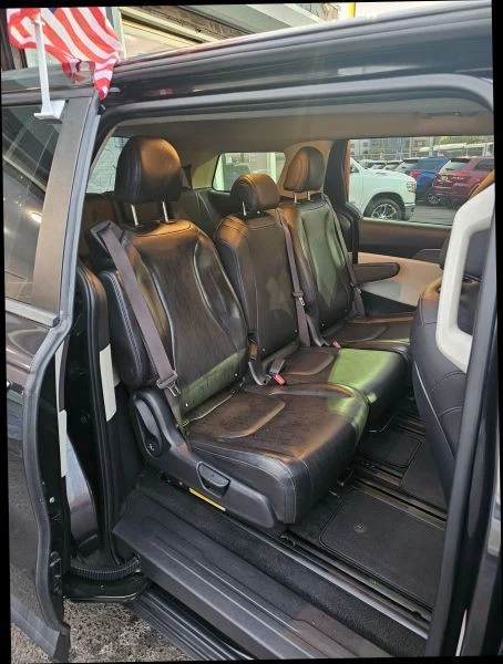 2022 Kia Carnival - Image 9 of 12