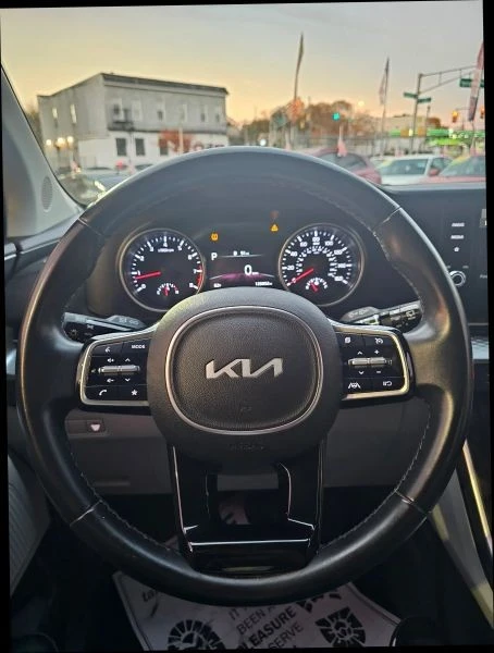 2022 Kia Carnival - Image 12 of 12