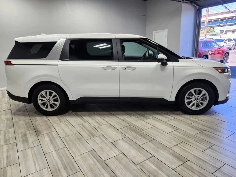 2022 Kia Carnival - Image 6 of 12