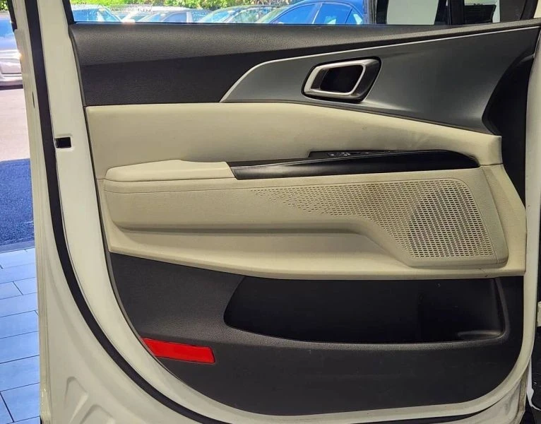 2022 Kia Carnival - Image 10 of 12