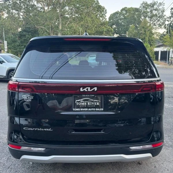 2022 Kia Carnival - Image 5 of 12