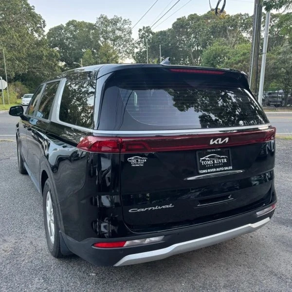 2022 Kia Carnival - Image 4 of 12