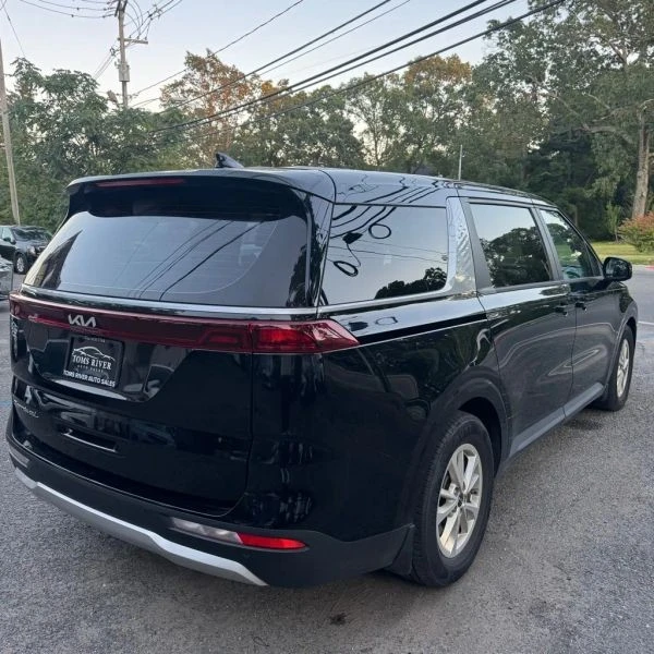 2022 Kia Carnival - Image 6 of 12
