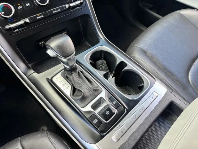 2022 Kia Carnival - Image 17 of 21
