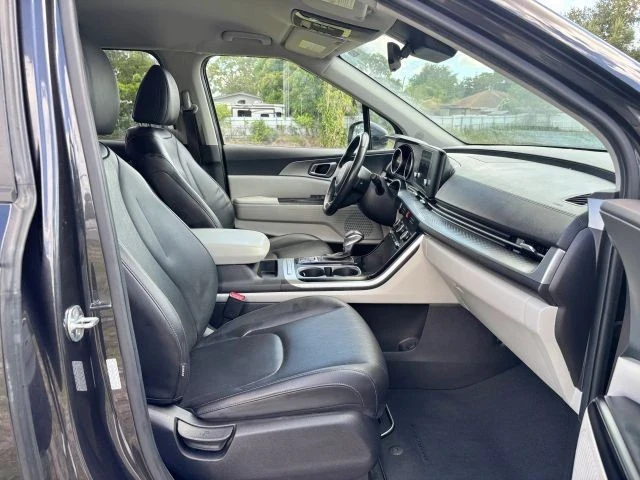2022 Kia Carnival - Image 9 of 21