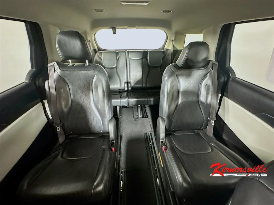 2022 Kia Carnival - Image 13 of 21