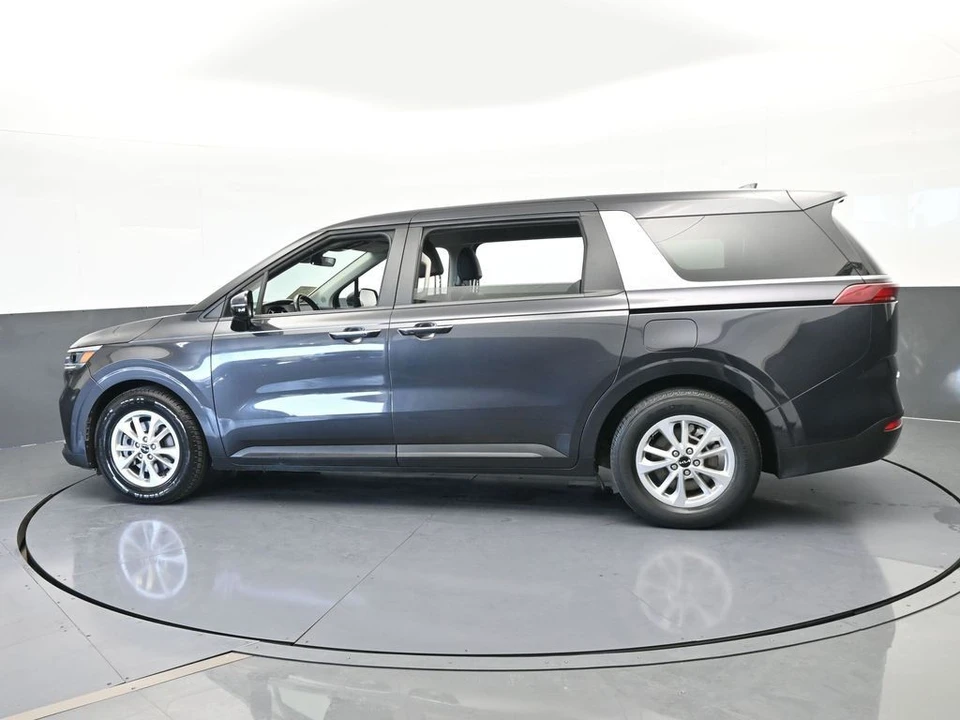 2022 Kia Carnival - Image 3 of 12