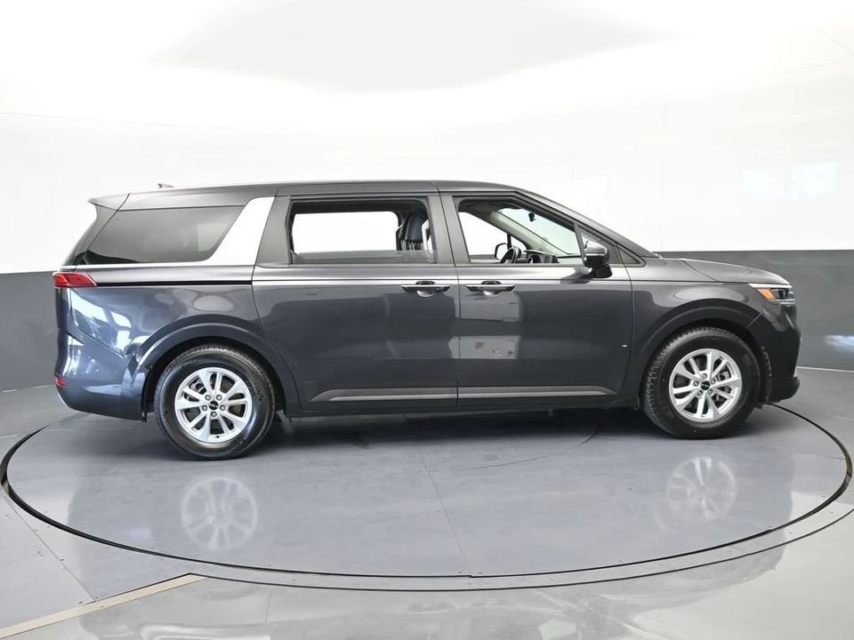 2022 Kia Carnival - Image 7 of 12