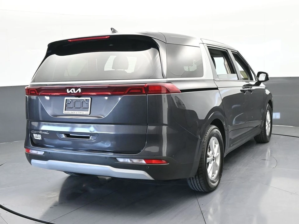 2022 Kia Carnival - Image 5 of 12