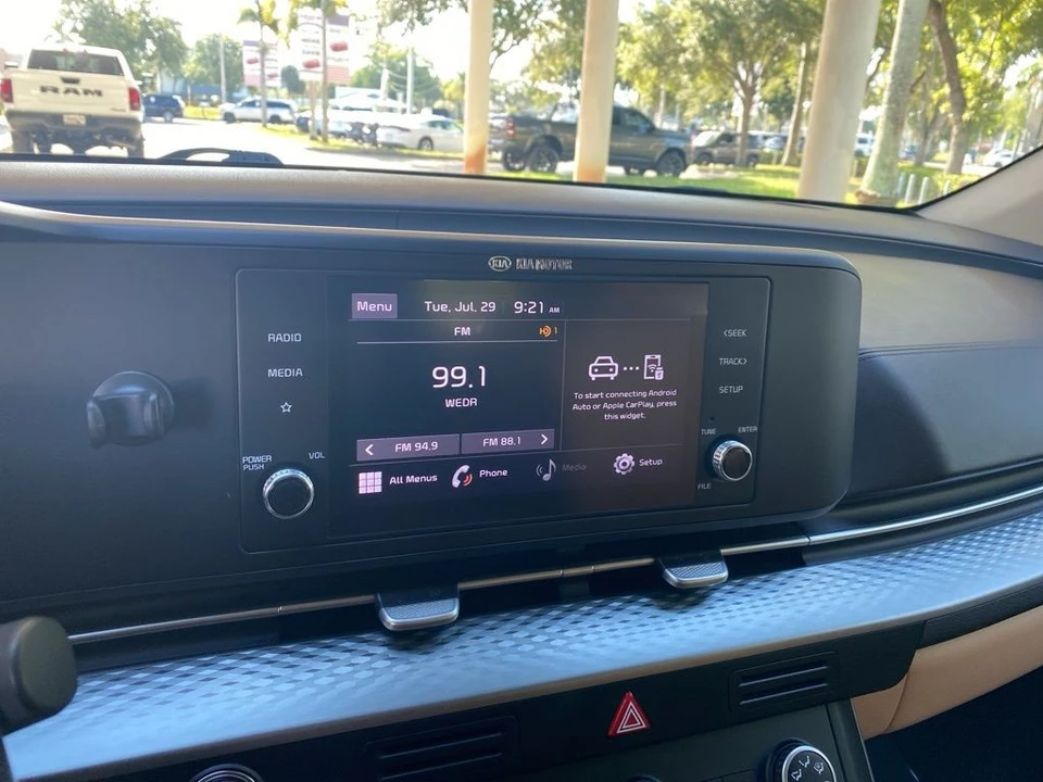2022 Kia Carnival - Image 7 of 12