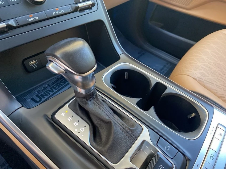 2022 Kia Carnival - Image 8 of 12