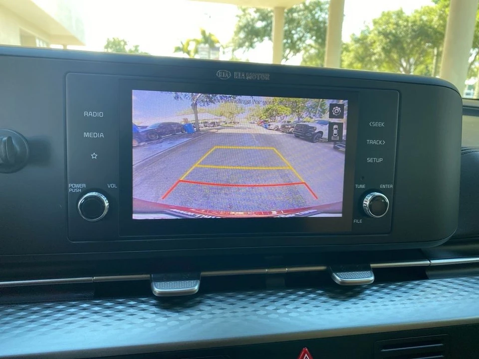 2022 Kia Carnival - Image 10 of 12