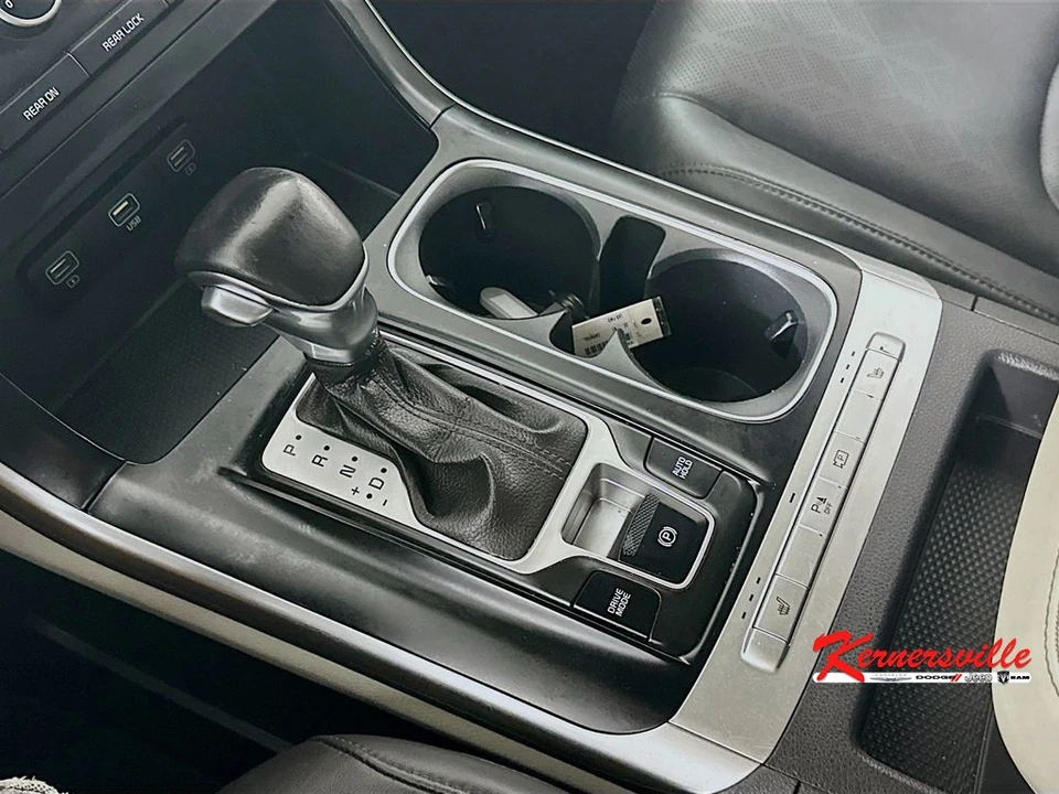 2022 Kia Carnival - Image 16 of 24