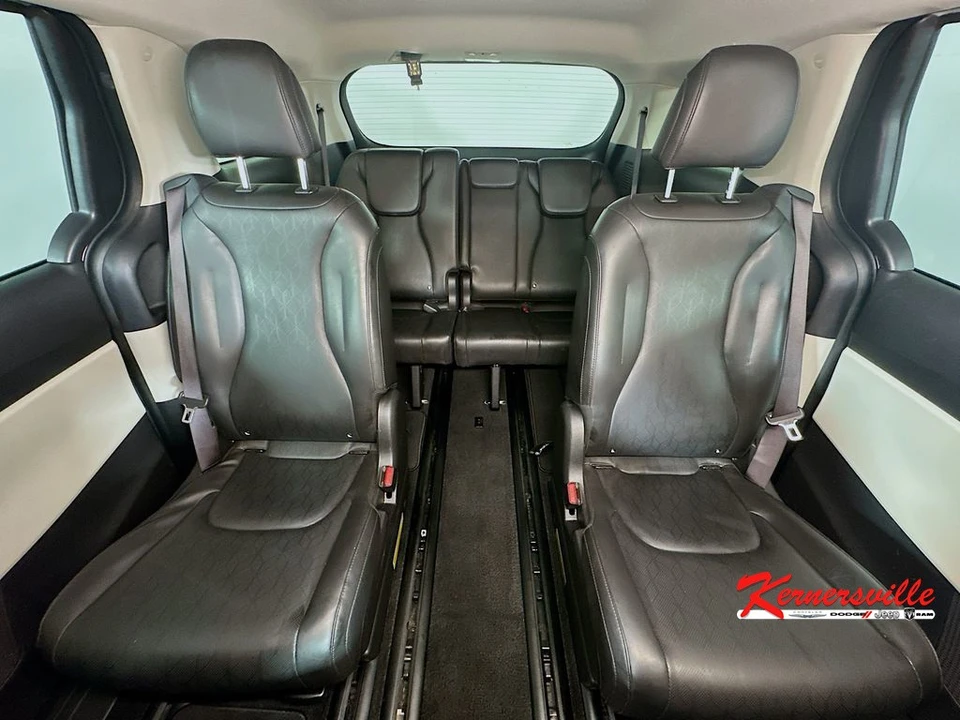 2022 Kia Carnival - Image 13 of 21