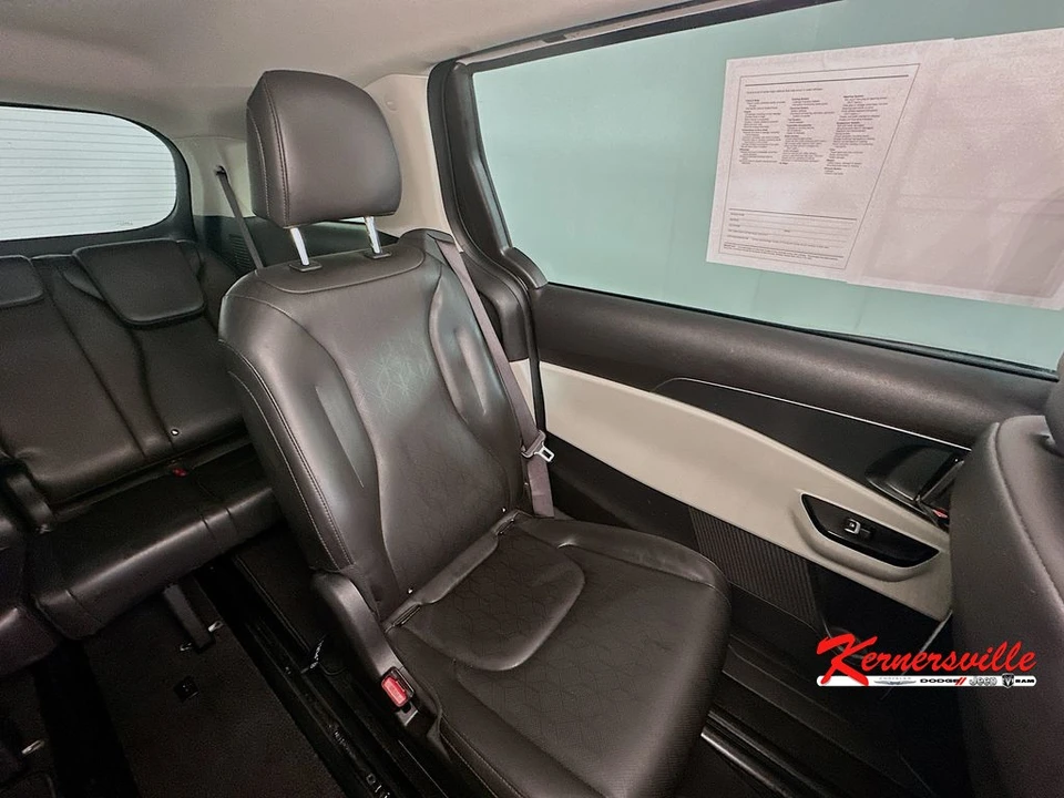 2022 Kia Carnival - Image 14 of 21