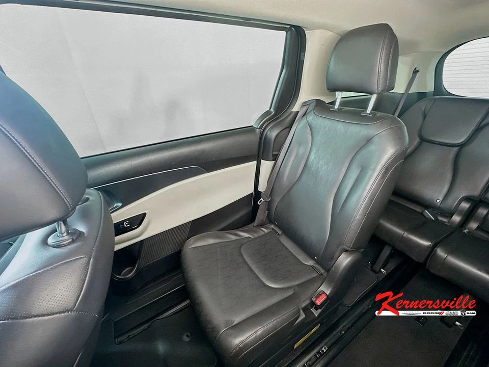 2022 Kia Carnival - Image 12 of 24