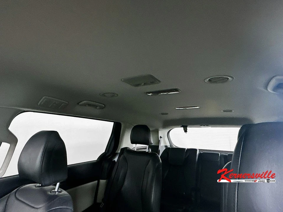 2022 Kia Carnival - Image 20 of 24