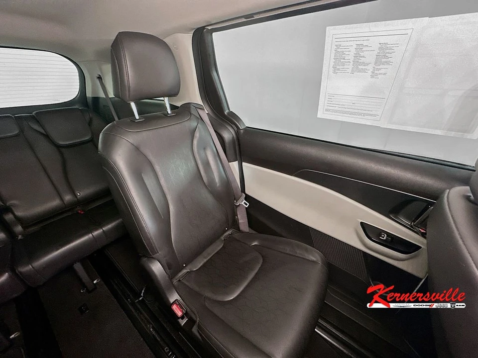 2022 Kia Carnival - Image 14 of 24