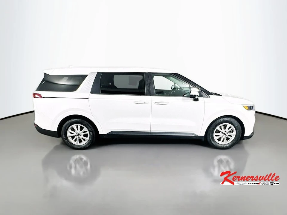 2022 Kia Carnival - Image 8 of 24