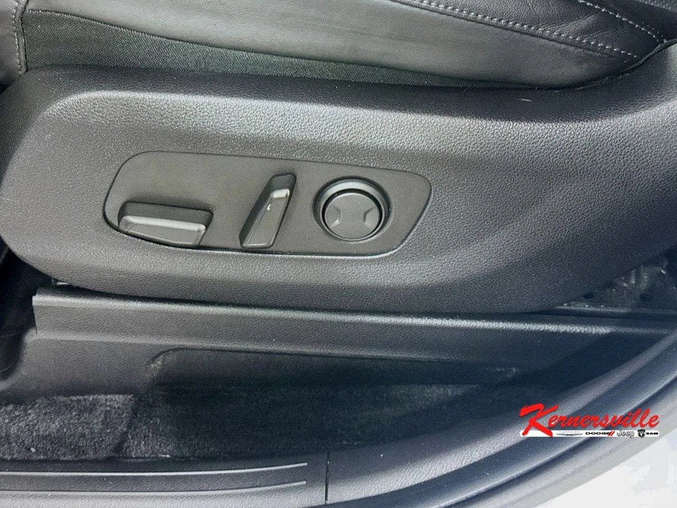 2022 Kia Carnival - Image 22 of 24