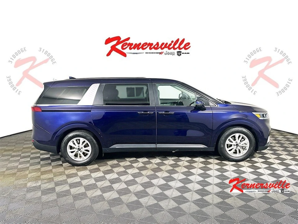 2022 Kia Carnival - Image 8 of 12