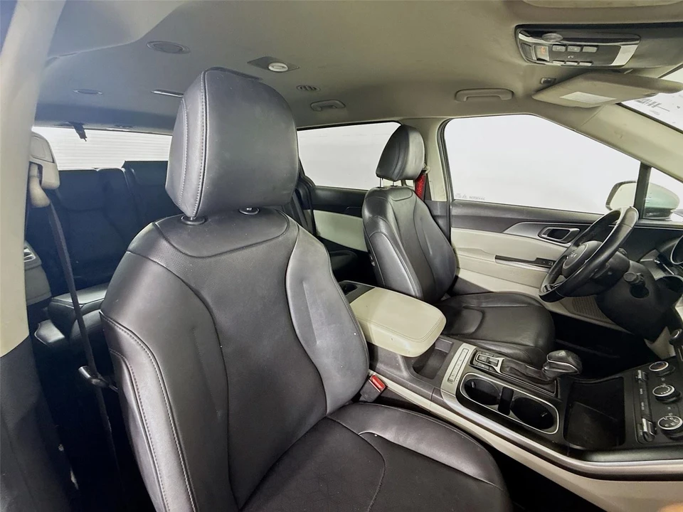 2022 Kia Carnival - Image 12 of 14