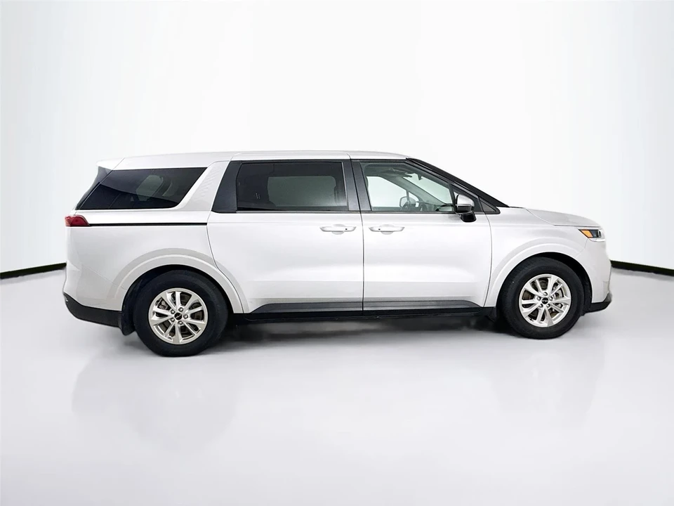 2022 Kia Carnival - Image 9 of 14