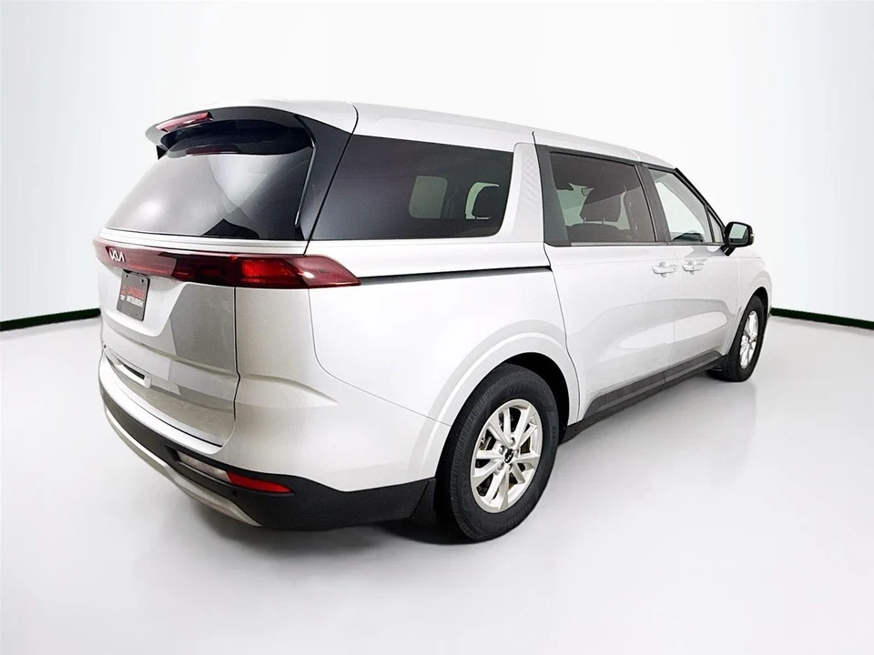 2022 Kia Carnival - Image 8 of 14
