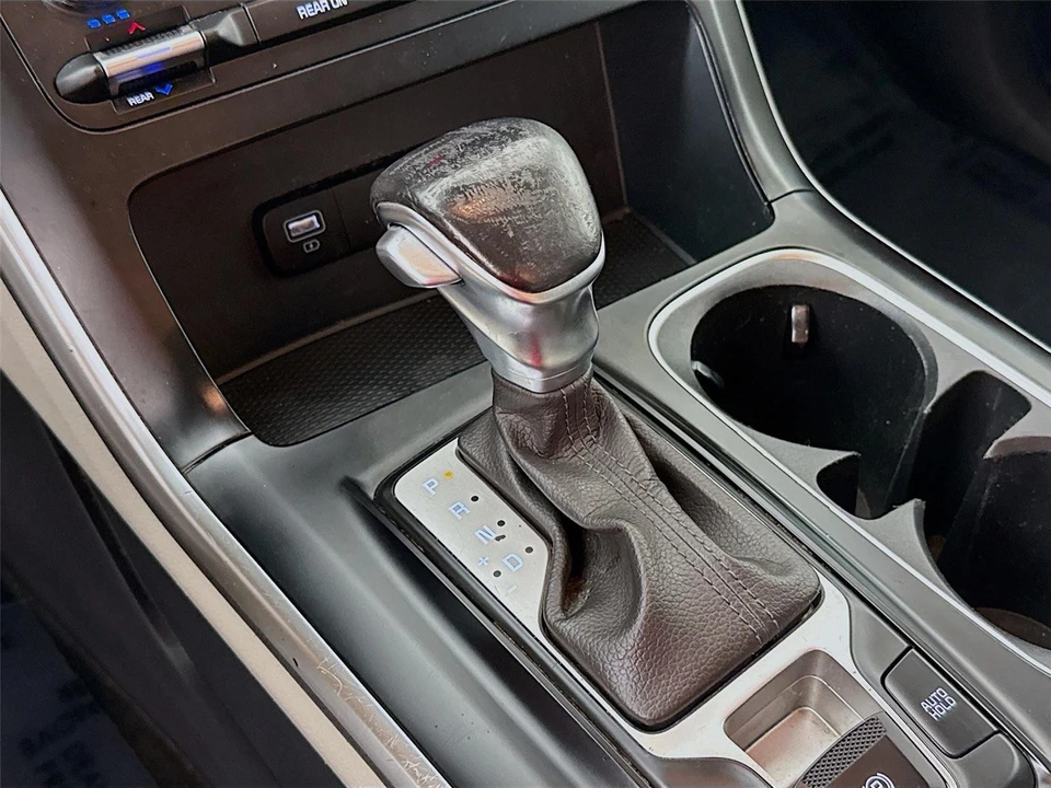 2022 Kia Carnival - Image 16 of 21