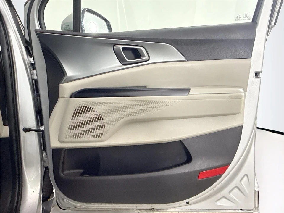 2022 Kia Carnival - Image 10 of 14