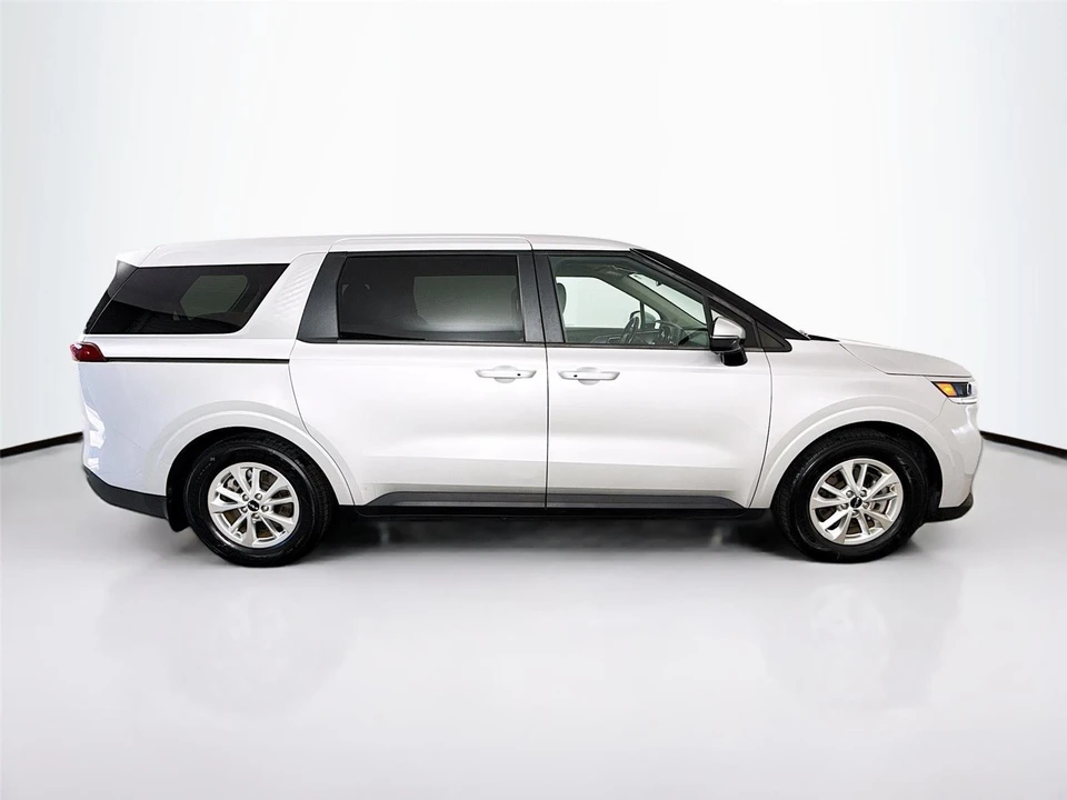 2022 Kia Carnival - Image 8 of 21