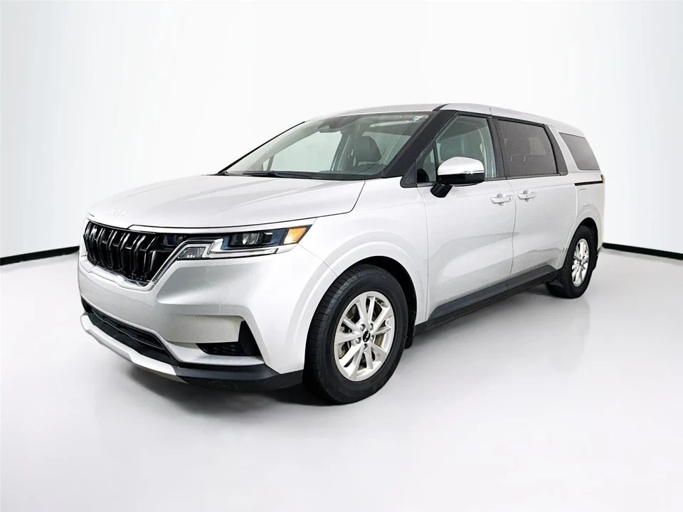 2022 Kia Carnival - Image 3 of 14
