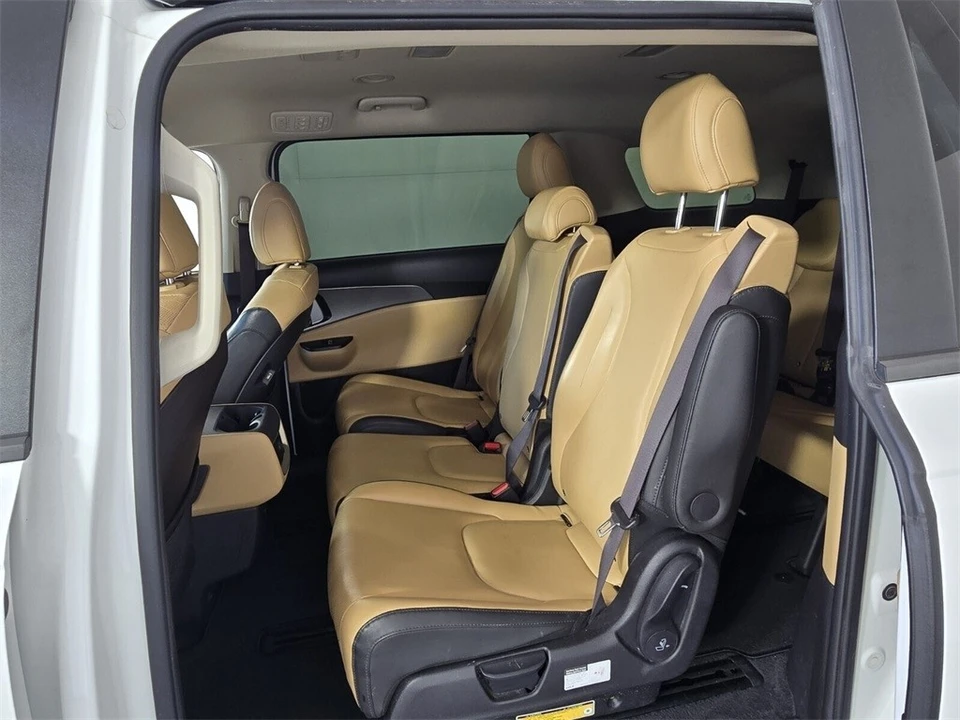 2022 Kia Carnival - Image 8 of 12