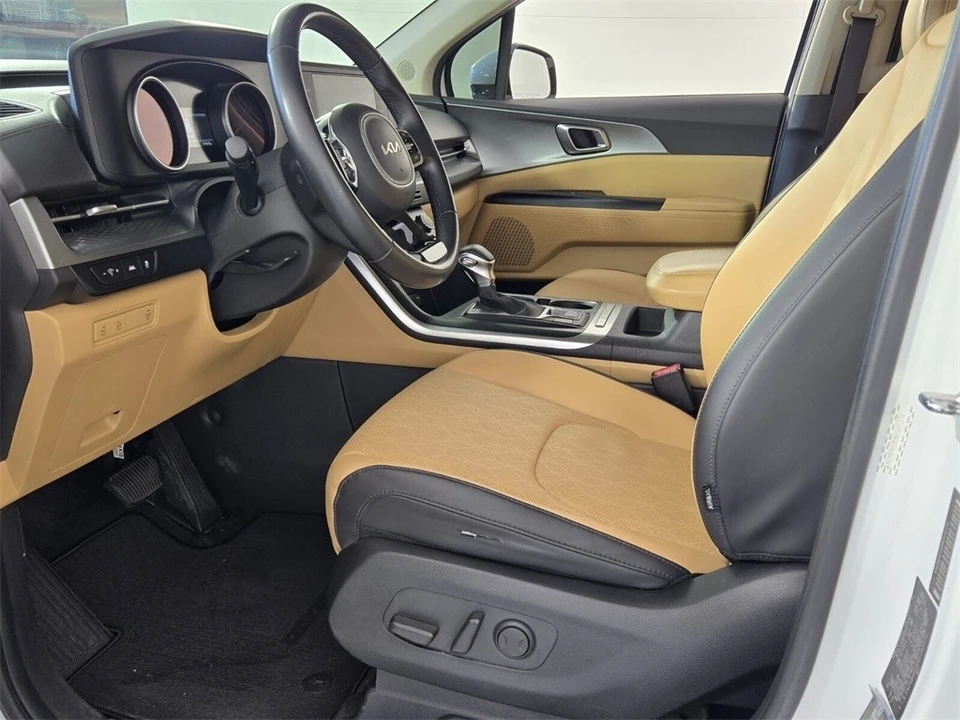 2022 Kia Carnival - Image 7 of 12