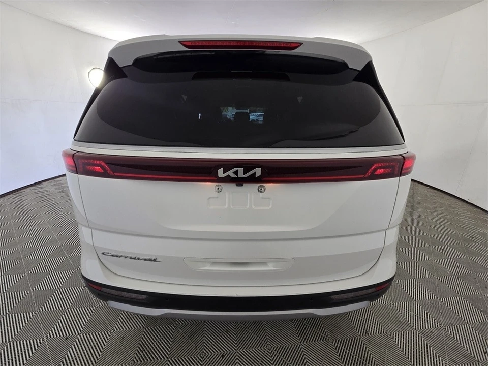 2022 Kia Carnival - Image 11 of 12