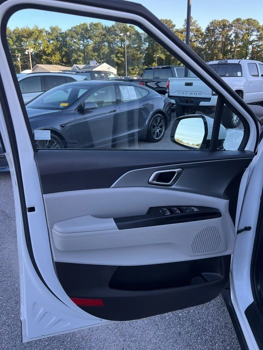 2022 Kia Carnival - Image 11 of 12