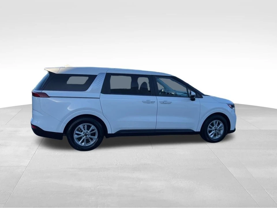 2022 Kia Carnival - Image 8 of 12