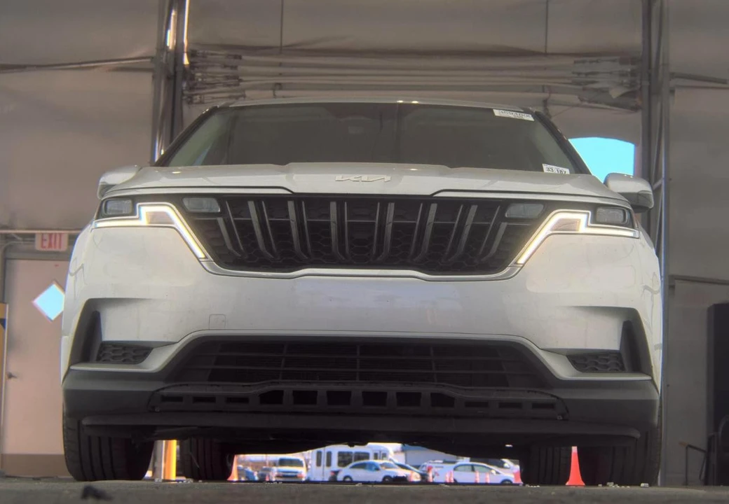 2022 Kia Carnival - Image 3 of 15
