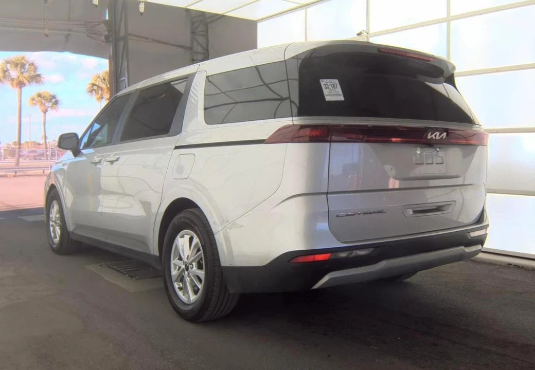2022 Kia Carnival - Image 7 of 15