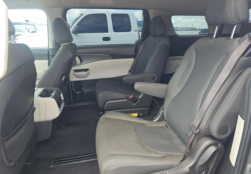 2022 Kia Carnival - Image 13 of 15