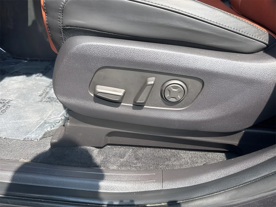 2022 Kia Carnival - Image 10 of 12