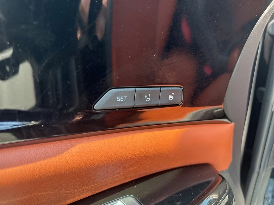 2022 Kia Carnival - Image 11 of 12