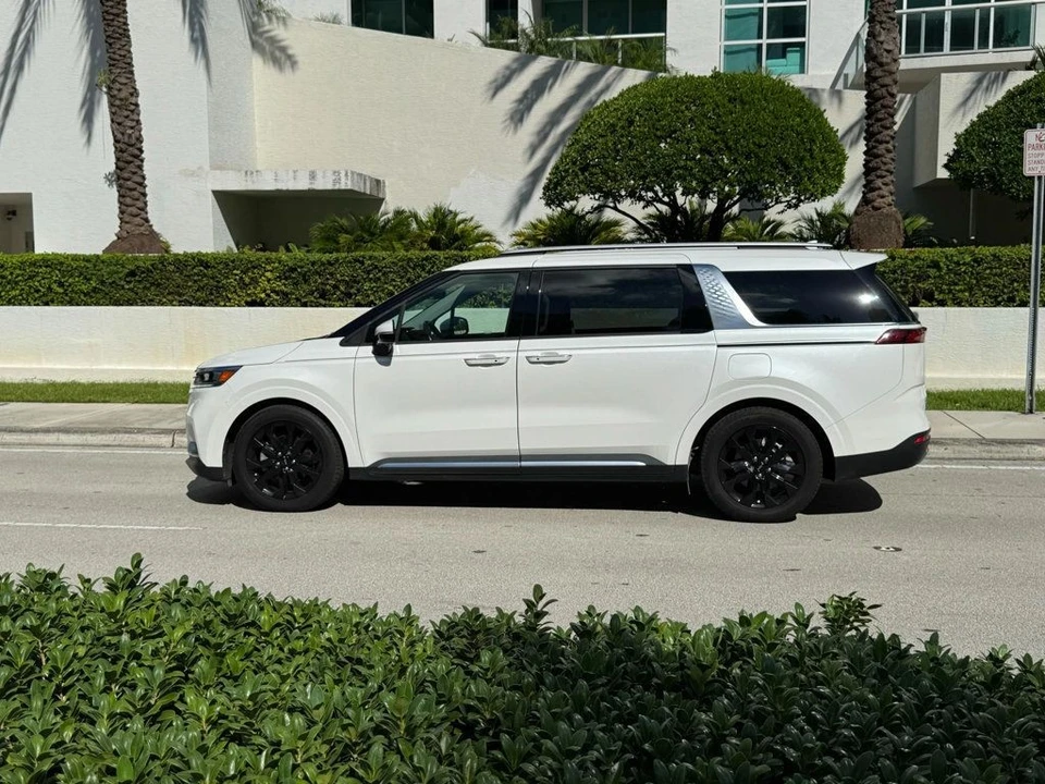 2022 Kia Carnival - Image 10 of 12
