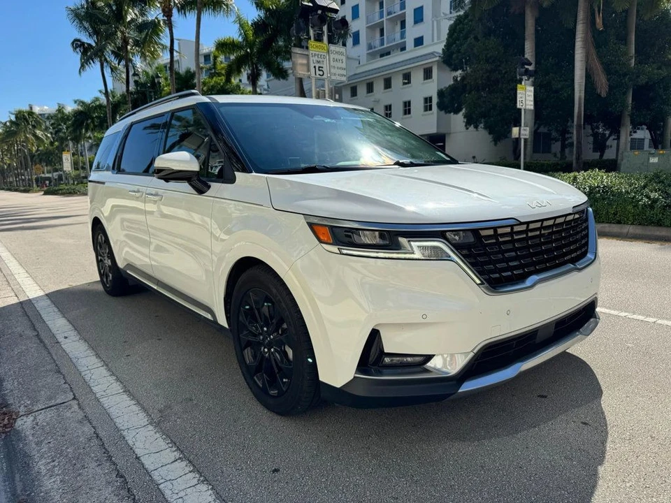 2022 Kia Carnival - Image 2 of 12
