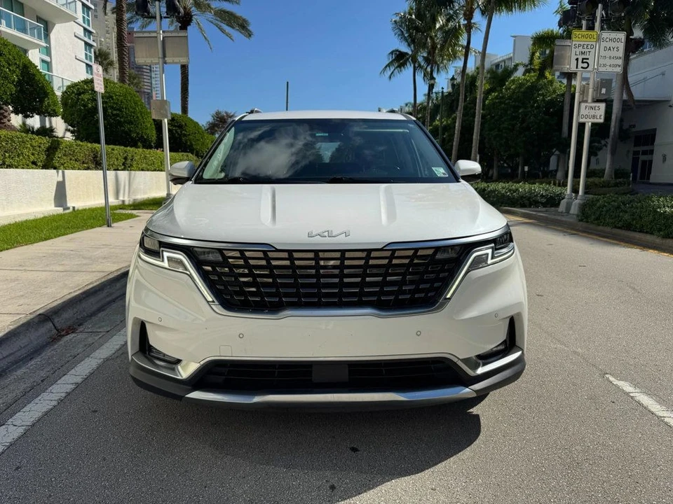 2022 Kia Carnival - Image 3 of 12