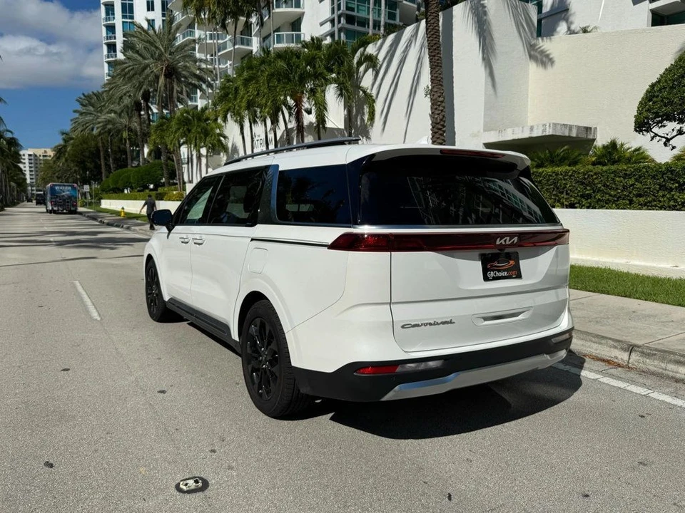 2022 Kia Carnival - Image 5 of 12