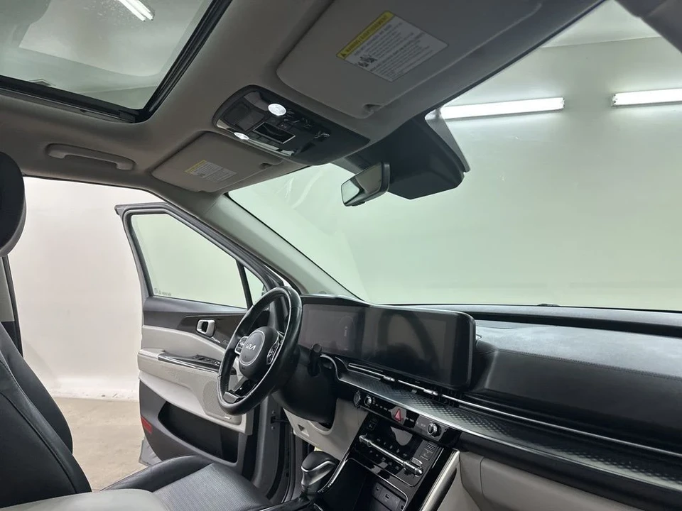2022 Kia Carnival - Image 17 of 21