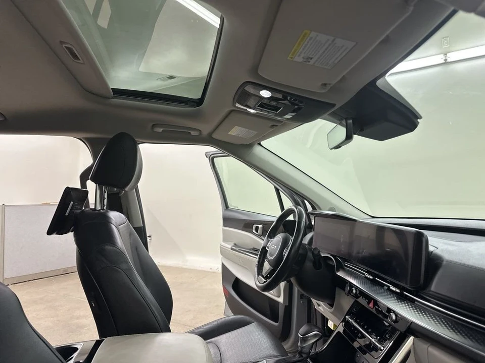 2022 Kia Carnival - Image 20 of 21