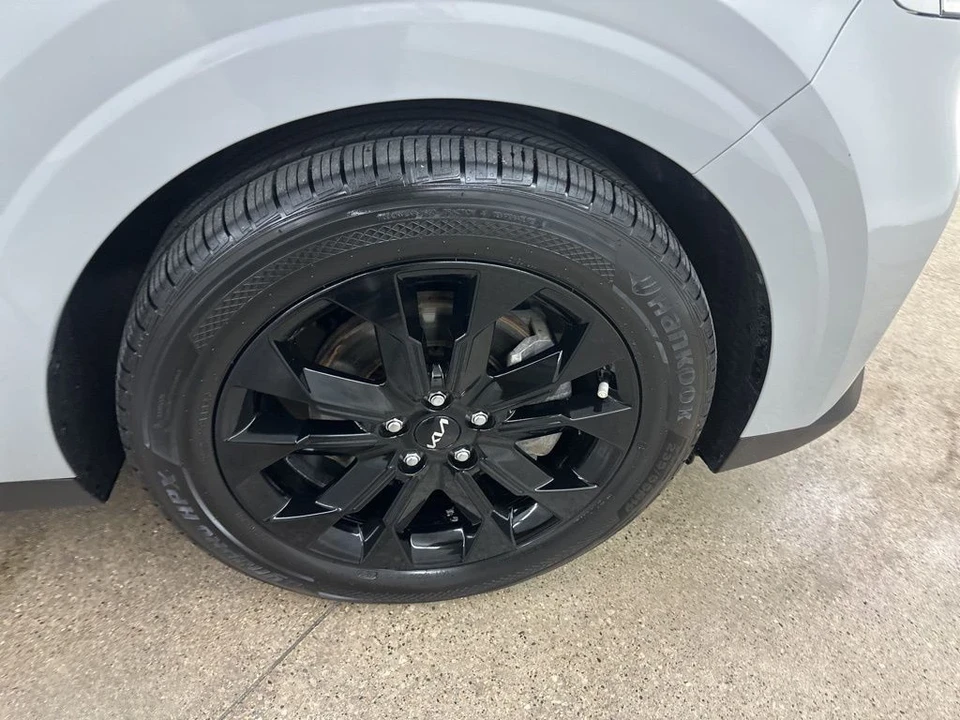 2022 Kia Carnival - Image 15 of 21