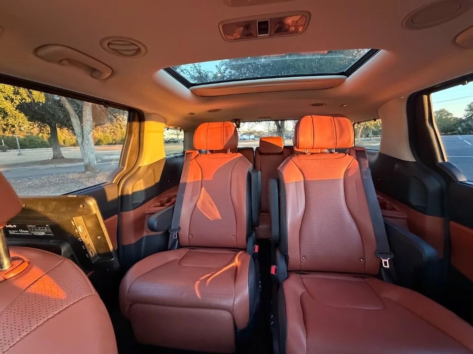 2022 Kia Carnival - Image 16 of 21